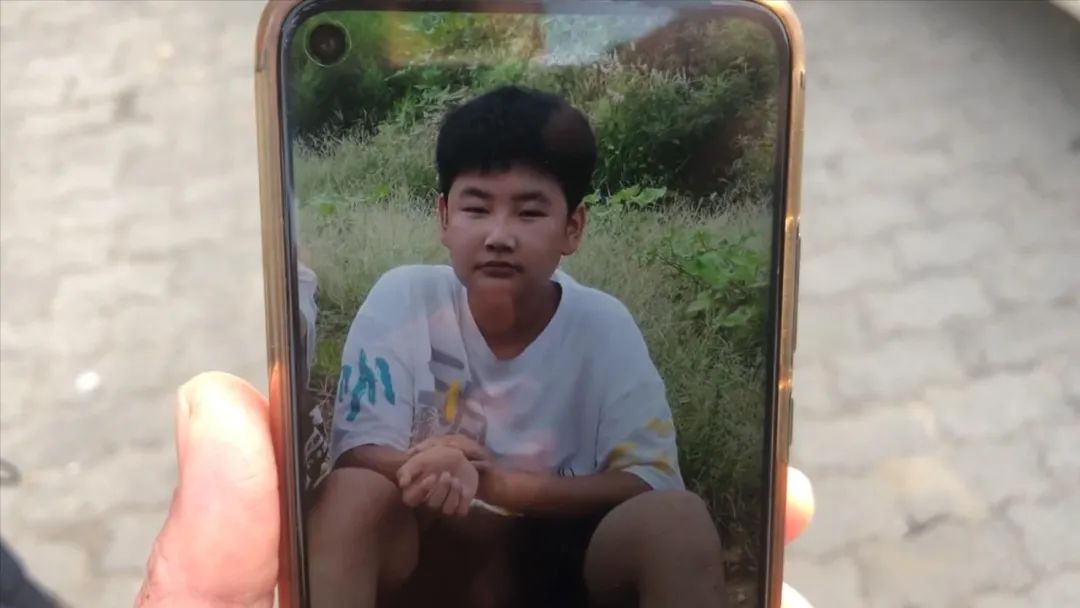 DƬ